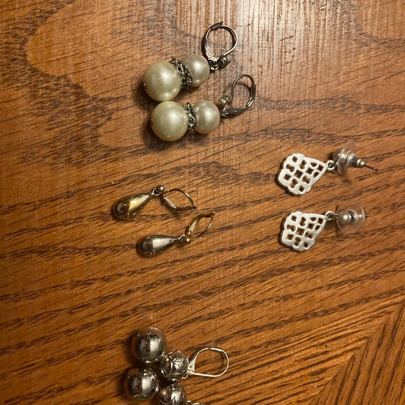 Earring bundle - Picture 2 of 2